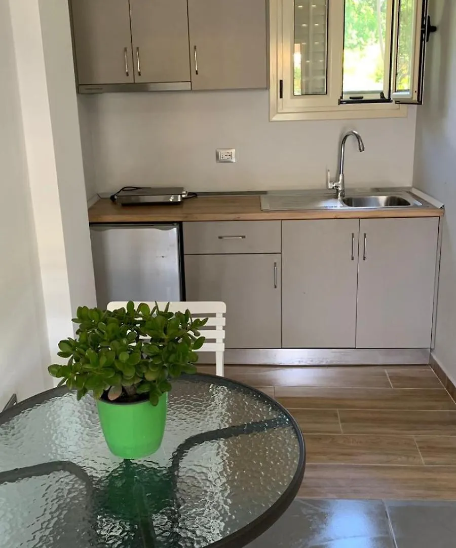 Hotel Vila Andi Zverneci 5*,  Αλβανία